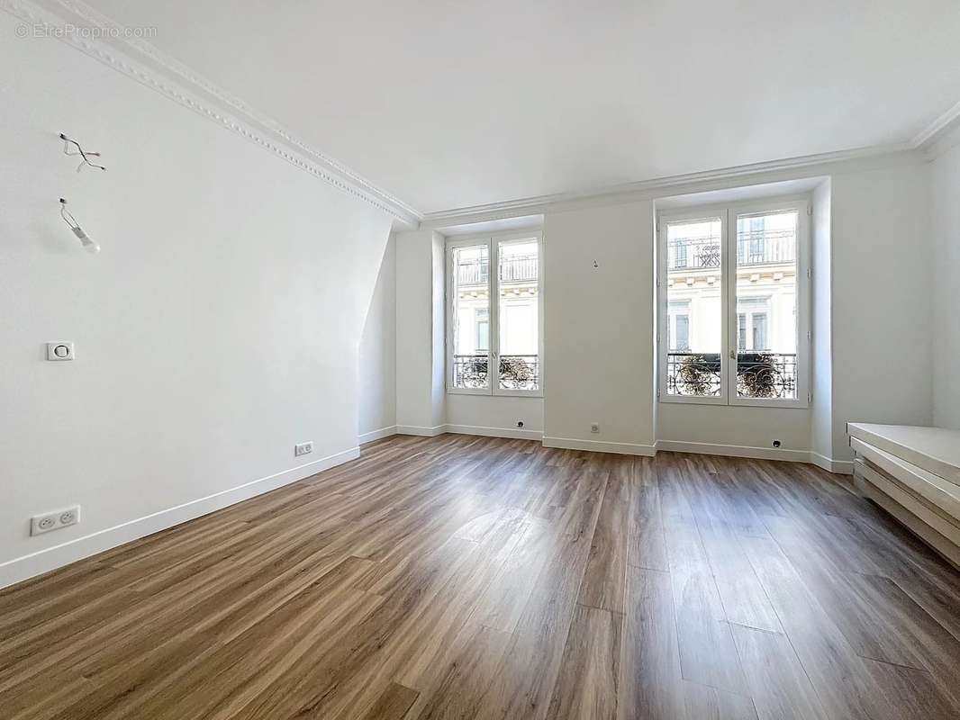 Appartement à PARIS-8E