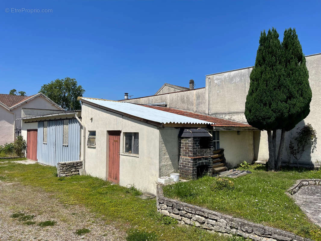 Maison à SAINT-PARRES-AUX-TERTRES