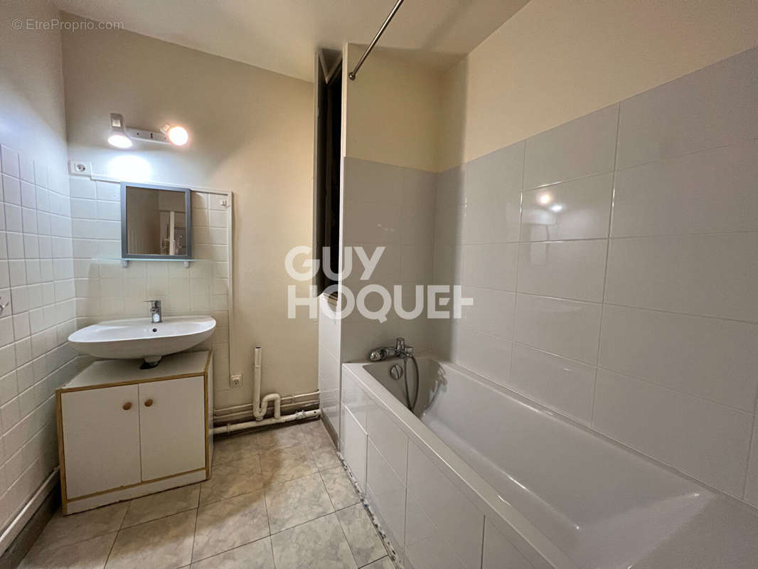 Appartement à COURBEVOIE