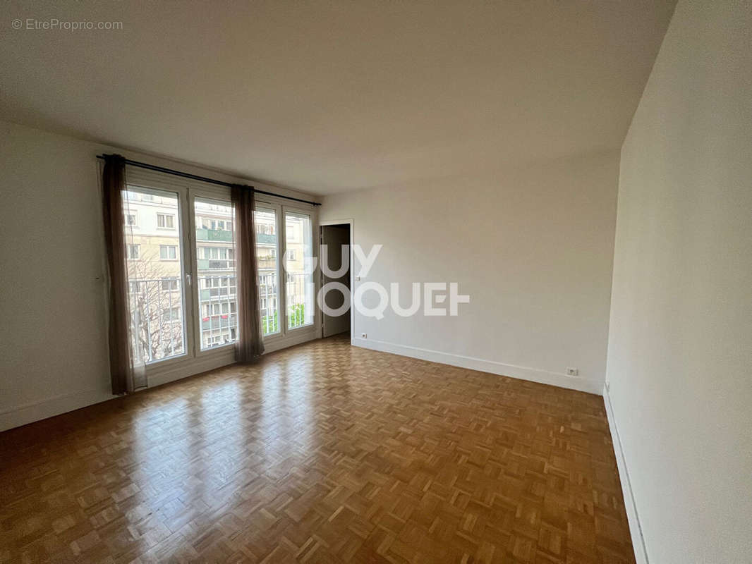 Appartement à COURBEVOIE