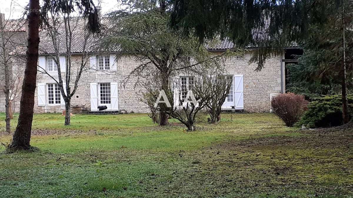 Maison à LIMALONGES