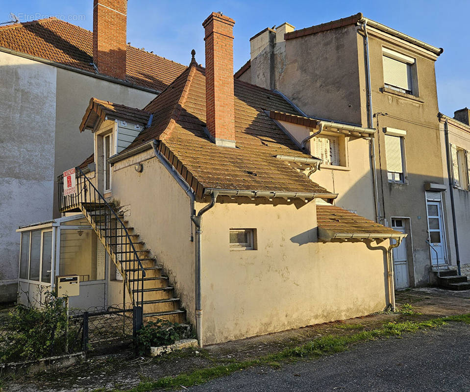 Maison à GENELARD