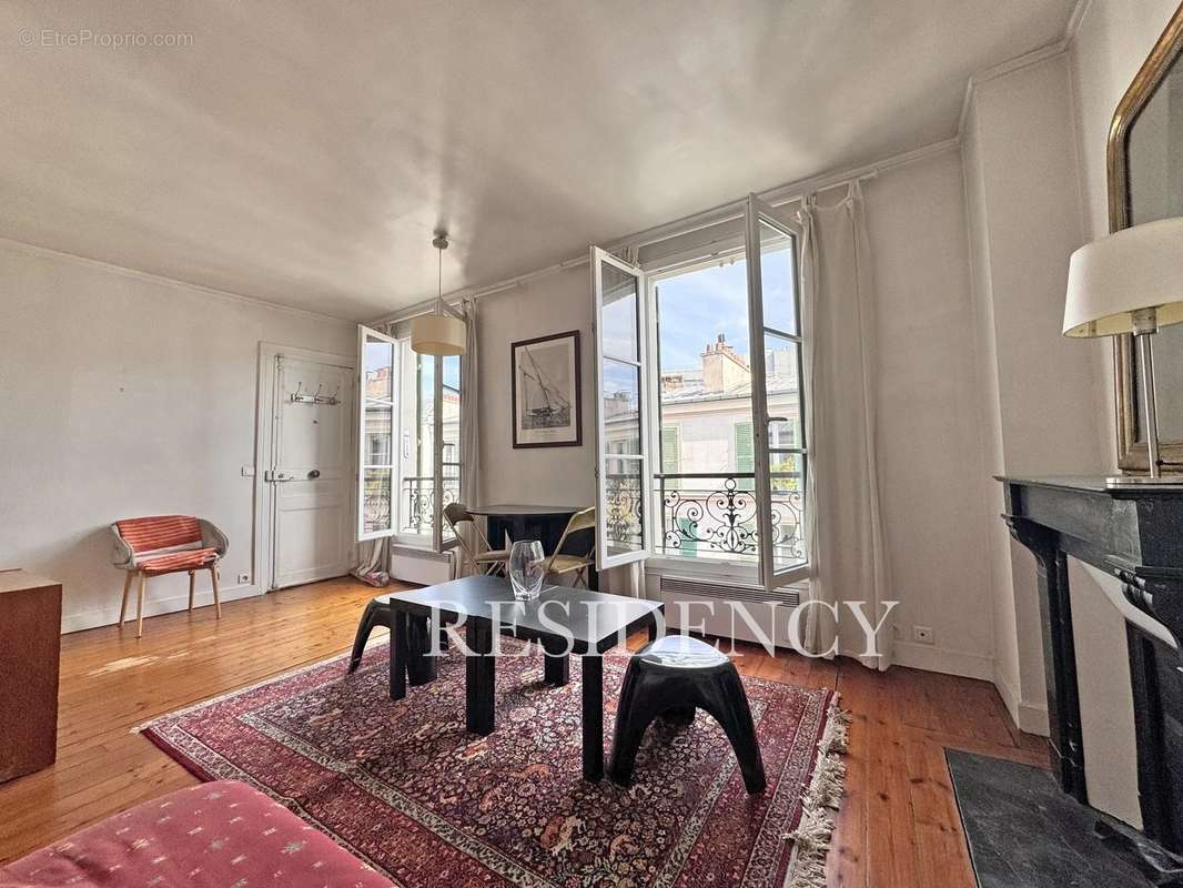 Appartement à PARIS-14E