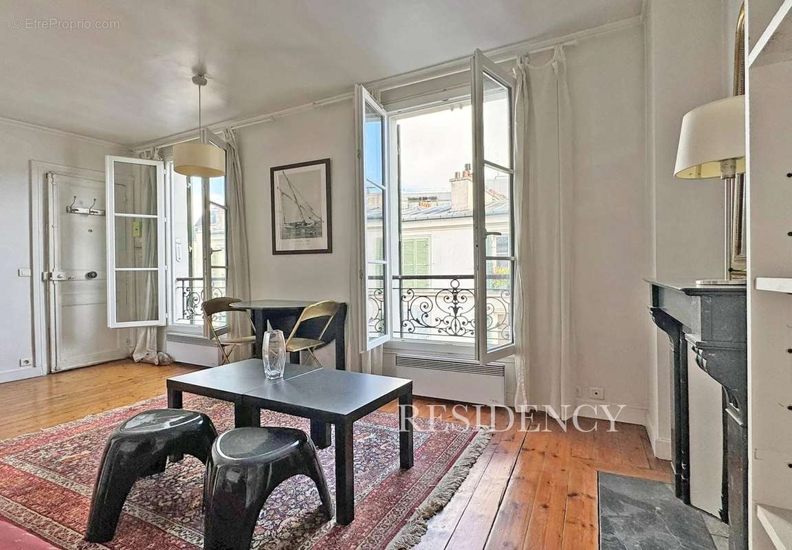 Appartement à PARIS-14E