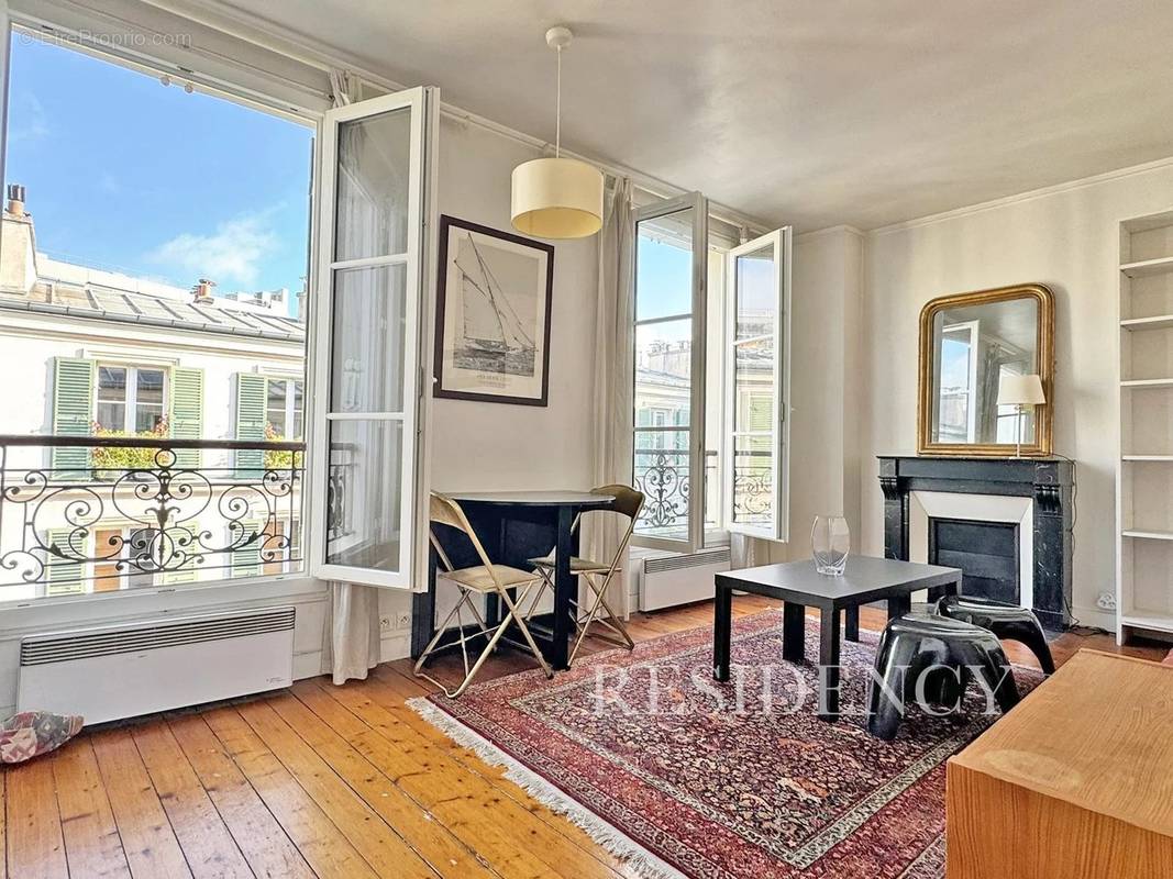 Appartement à PARIS-14E