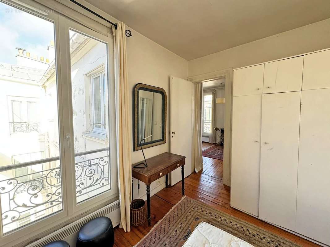 Appartement à PARIS-14E