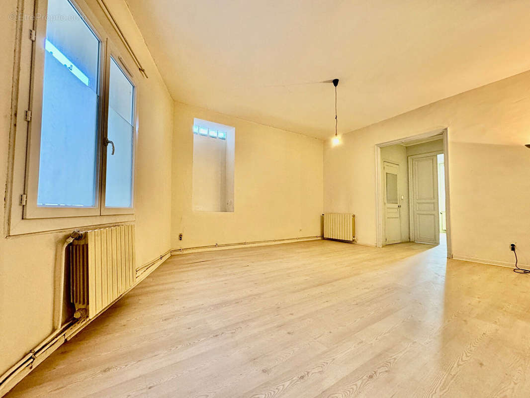 Appartement à MARSEILLE-1E