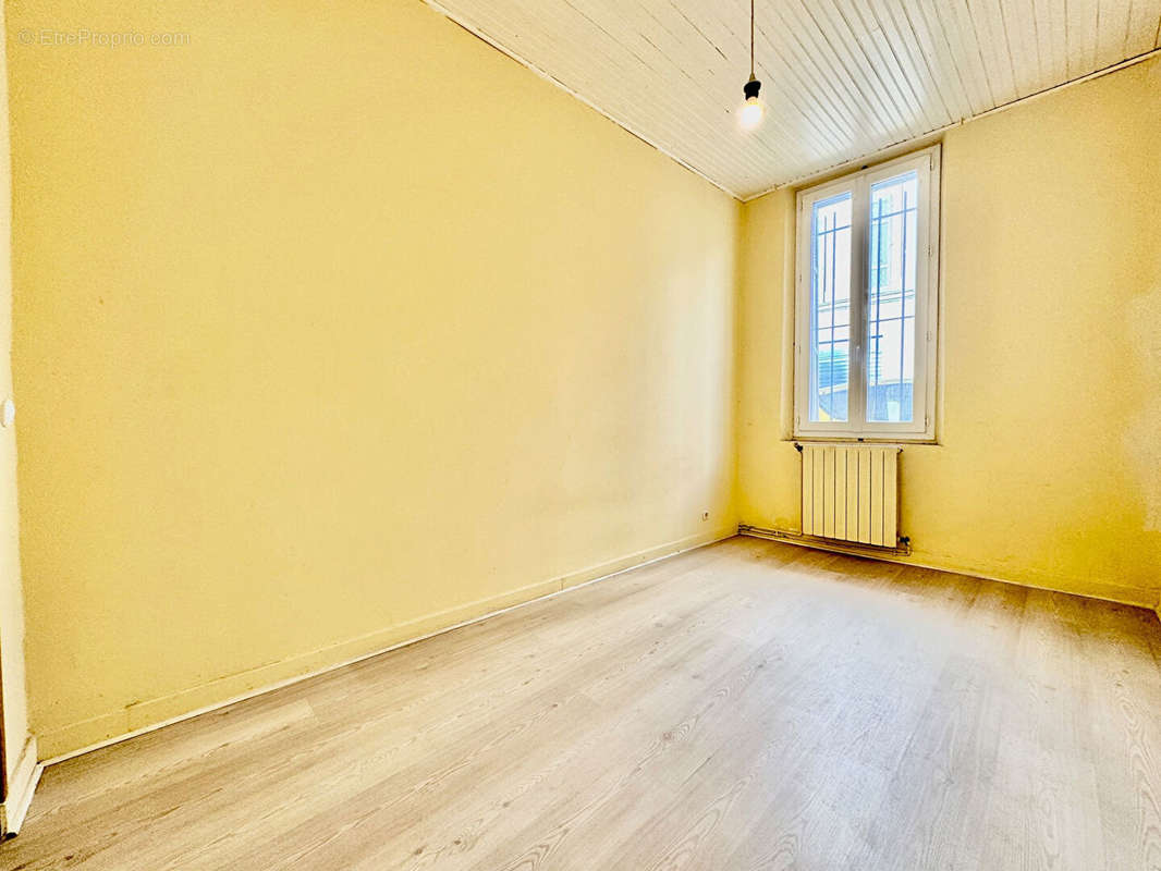 Appartement à MARSEILLE-1E