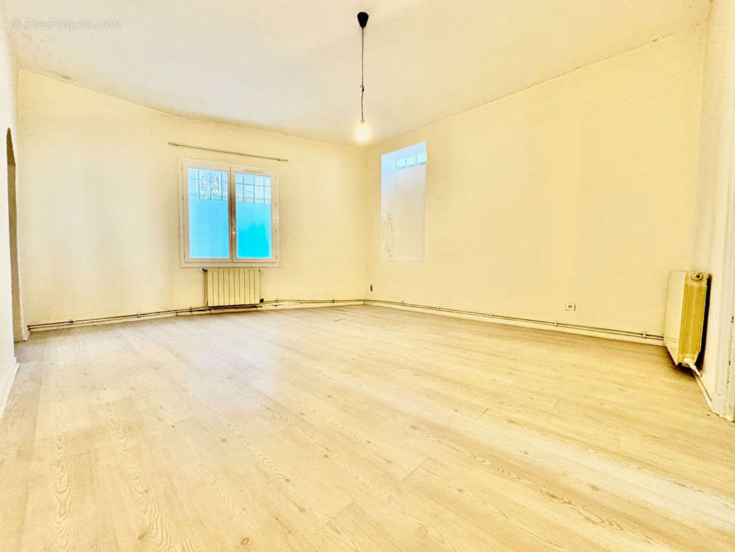 Appartement à MARSEILLE-1E