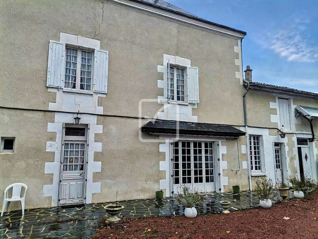 Maison à CHAMPIGNY-SUR-VEUDE