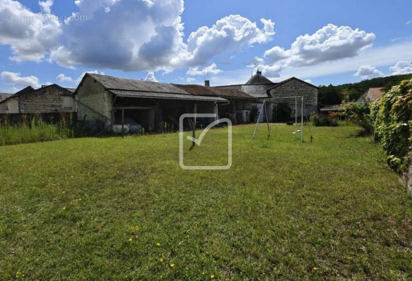 Maison à CHAMPIGNY-SUR-VEUDE