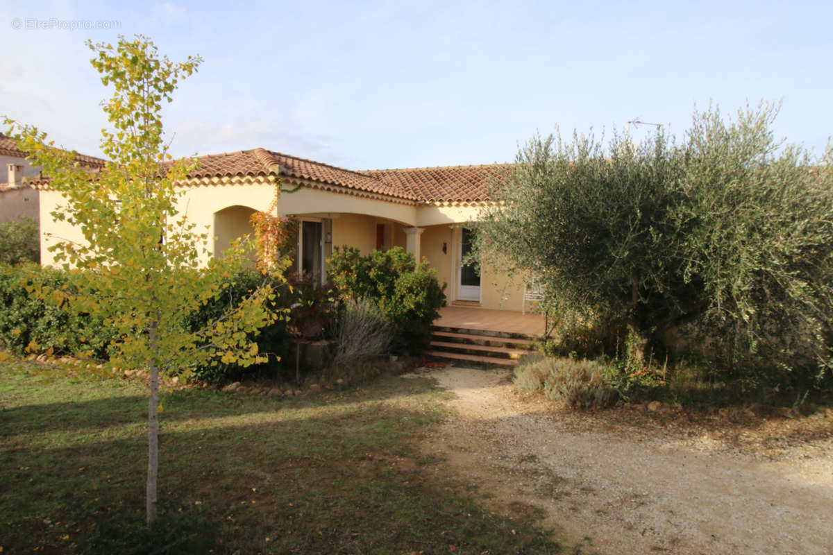 Maison à FONTVIEILLE