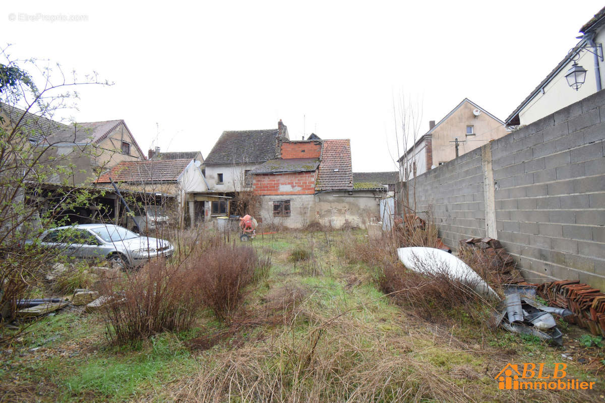 Maison à VILLENEUVE-SUR-YONNE