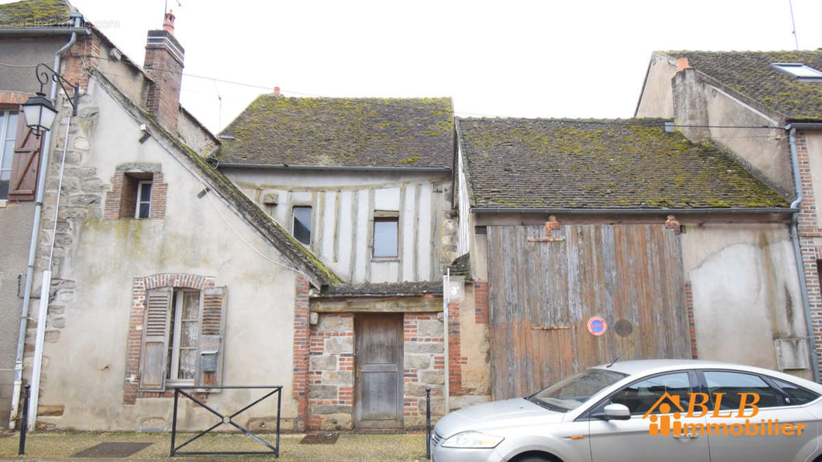 Maison à VILLENEUVE-SUR-YONNE