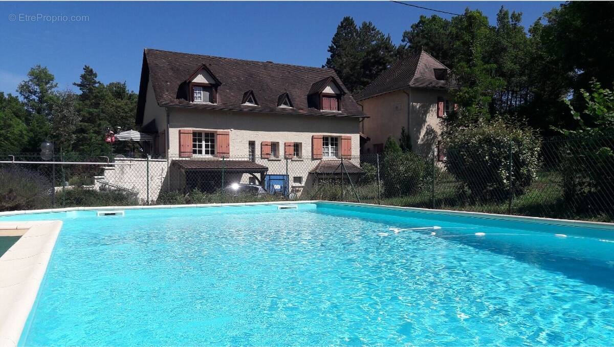 photo piscine - Maison à HAUTEFORT