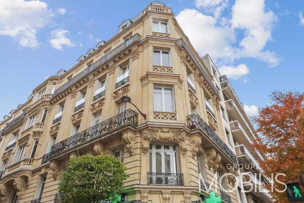 Appartement à NEUILLY-SUR-SEINE