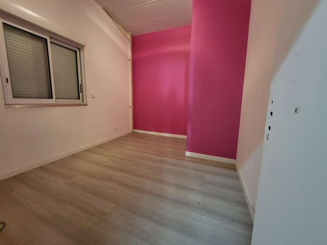 Chambre 2 logement - Commerce à GUJAN-MESTRAS