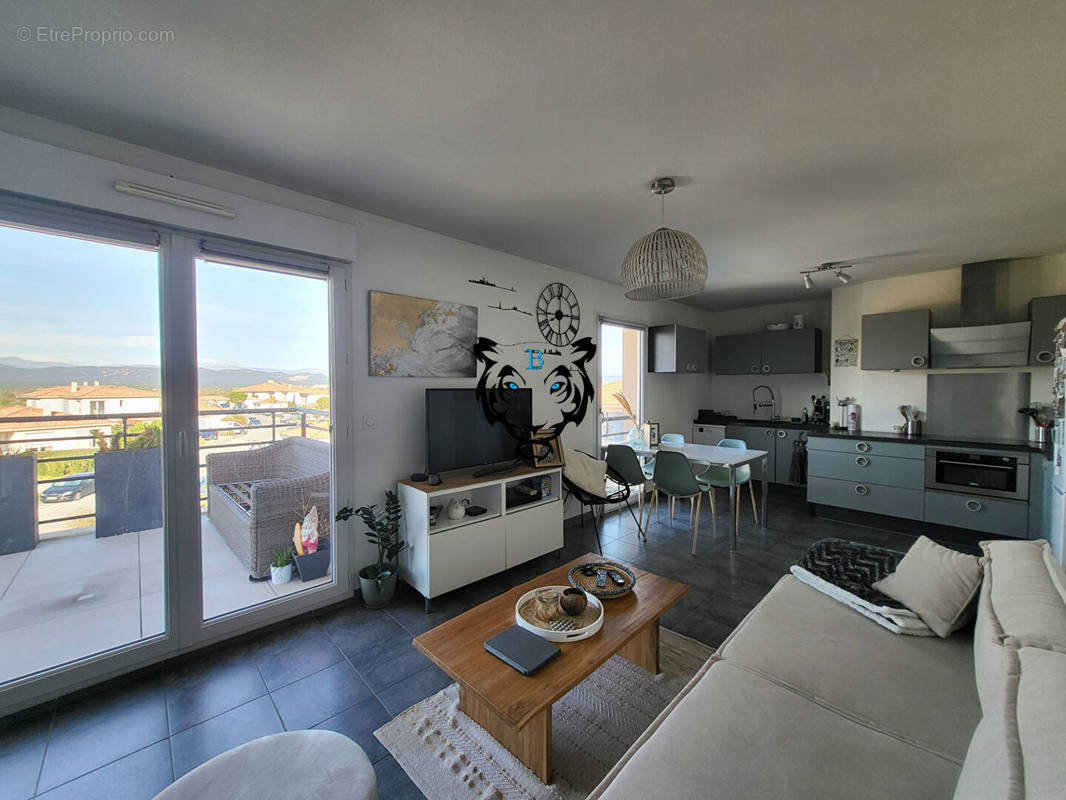 Appartement à ROQUEBRUNE-SUR-ARGENS