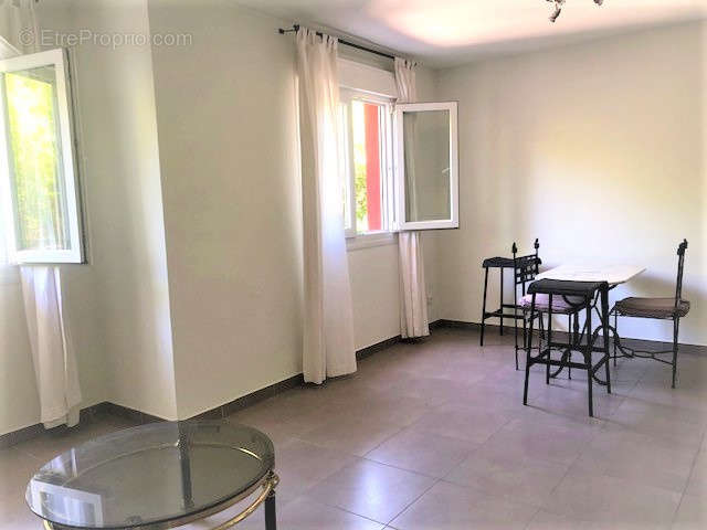 Appartement à VALLAURIS