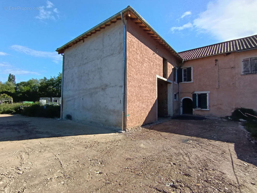 Appartement à SAINT-DIDIER-DE-FORMANS