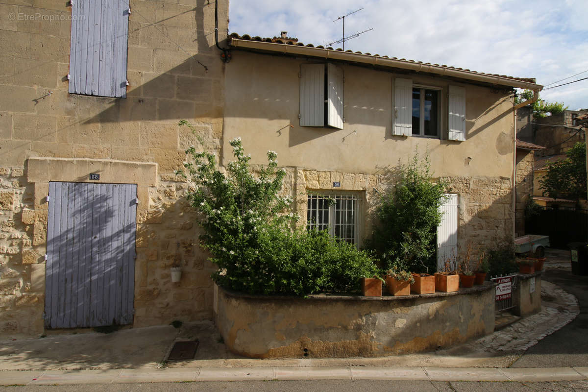 Maison à FONTVIEILLE