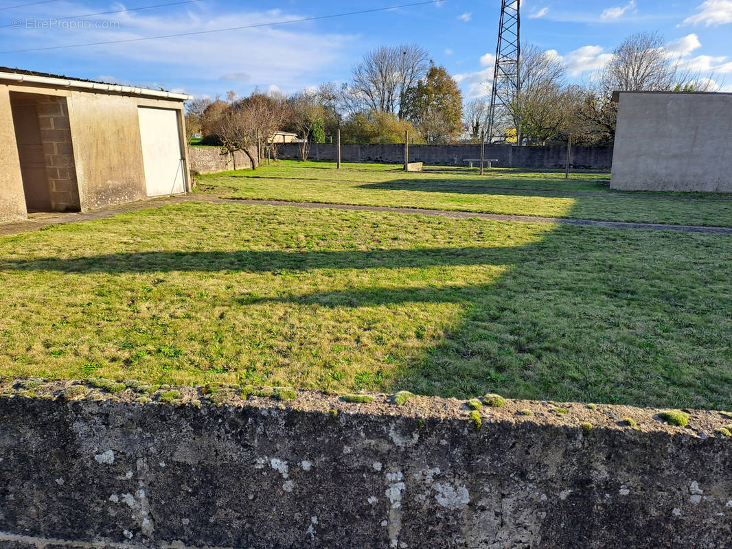 Terrain à LES HERBIERS