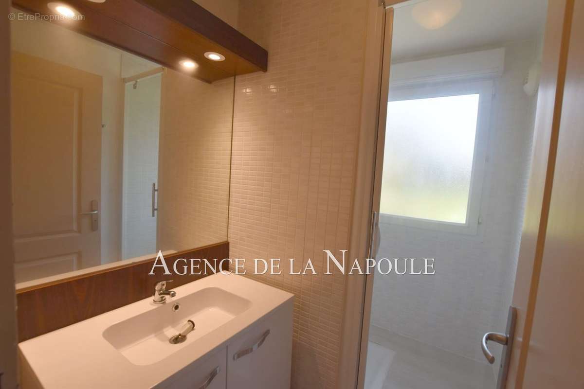 Appartement à MANDELIEU-LA-NAPOULE