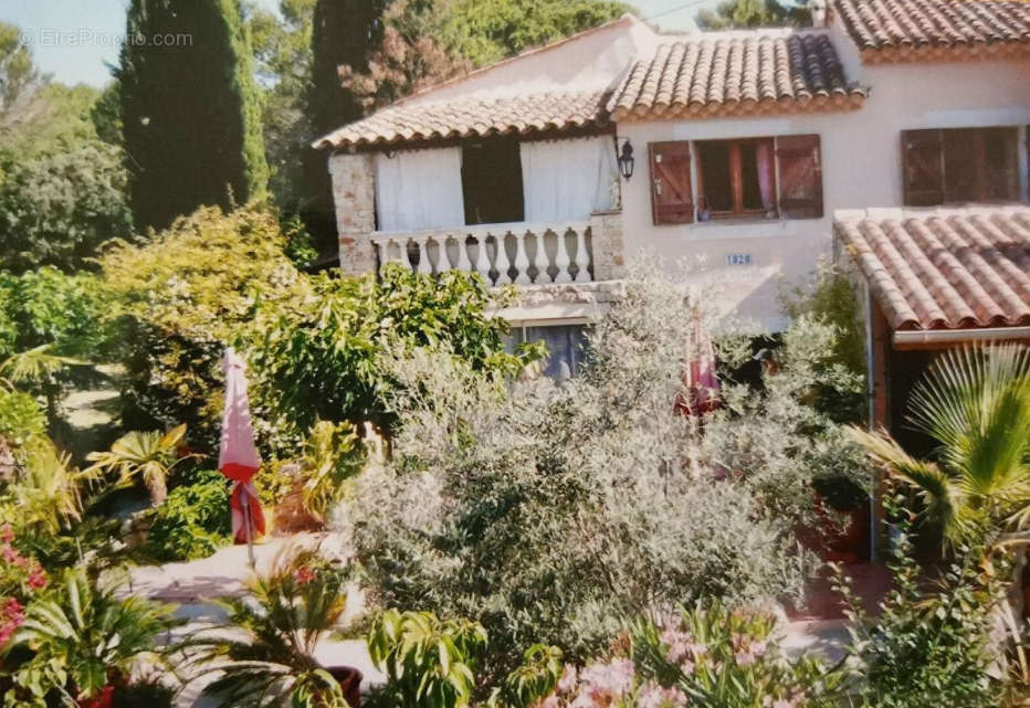 Maison à ROQUEBRUNE-SUR-ARGENS