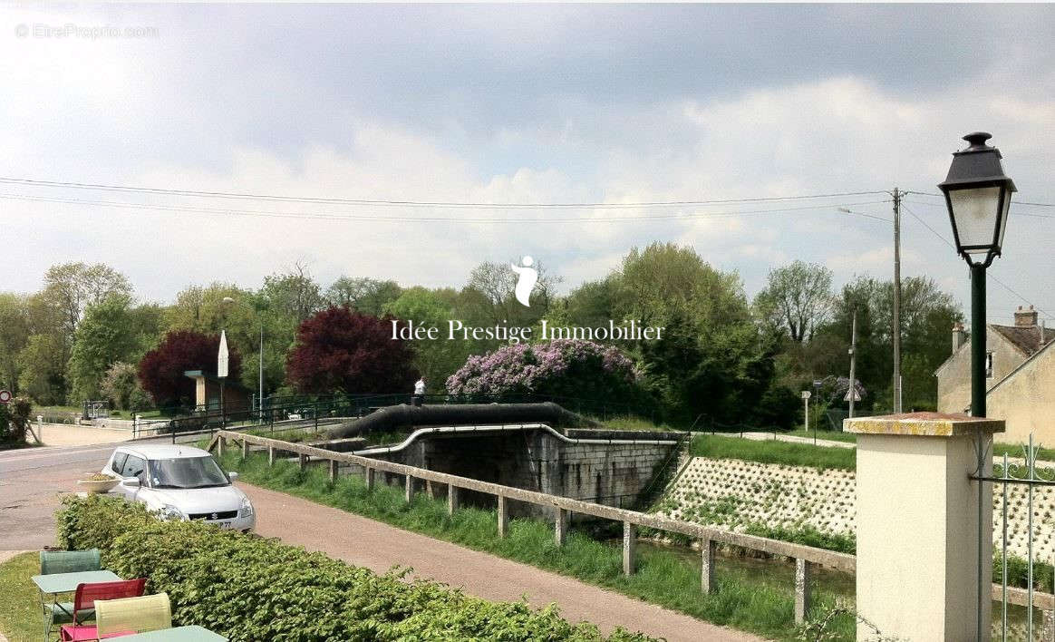 le canal vu de la terrasse - Maison à FONTAINEBLEAU