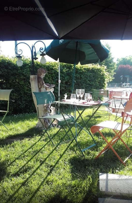 terrasse herbagée en devanture - Maison à FONTAINEBLEAU