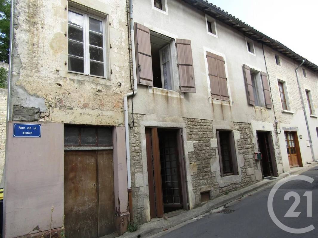 Maison à CHEF-BOUTONNE