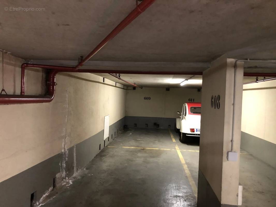 Parking à NEUILLY-SUR-SEINE