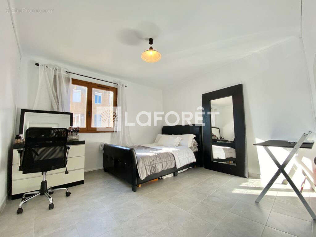 Appartement à MARSEILLE-2E