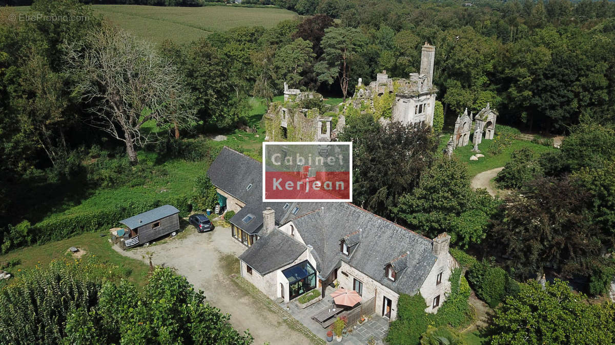 Maison à PLOUEGAT-GUERAND