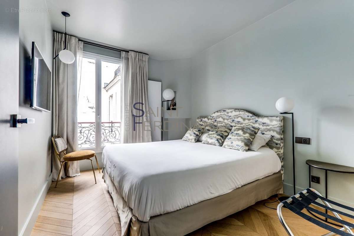 Appartement à PARIS-7E