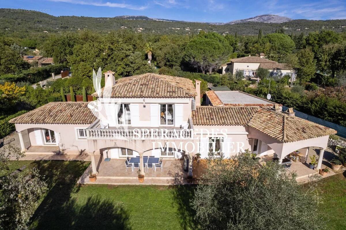 Maison à SAINT-CEZAIRE-SUR-SIAGNE