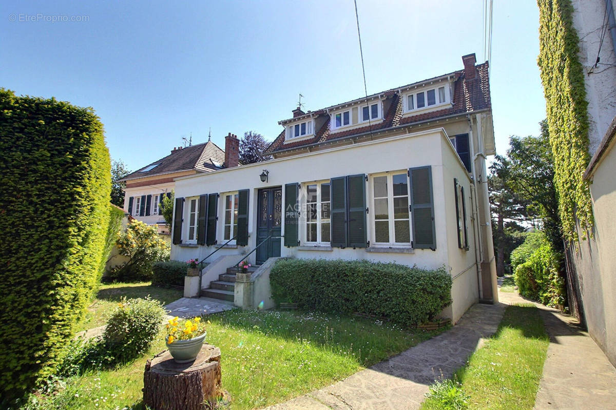 Maison à VERNEUIL-SUR-SEINE