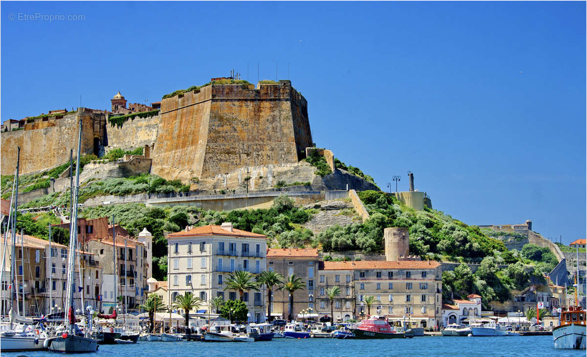 Terrain à BONIFACIO