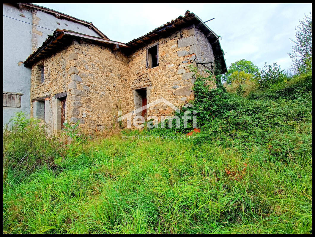 Maison à ESCOUTOUX