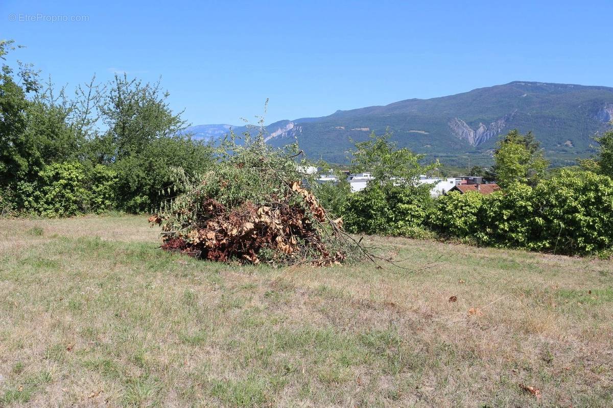 Terrain à SAINT-MARCELLIN