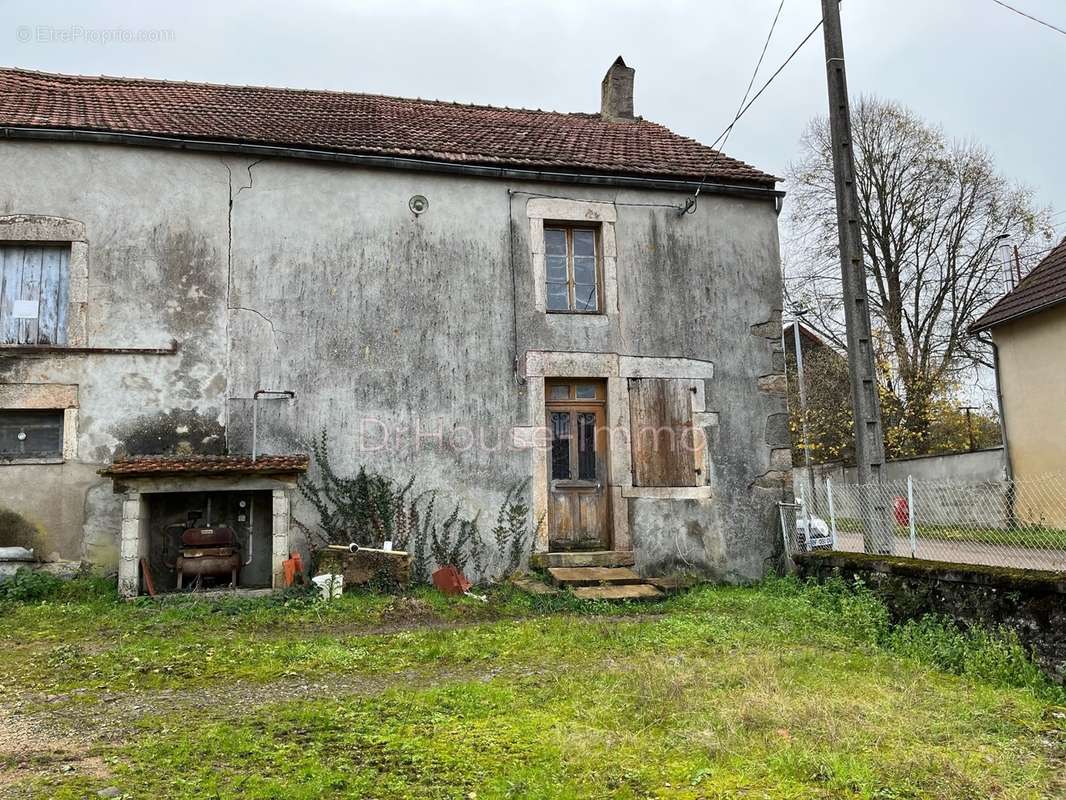 Maison à MALIGNY