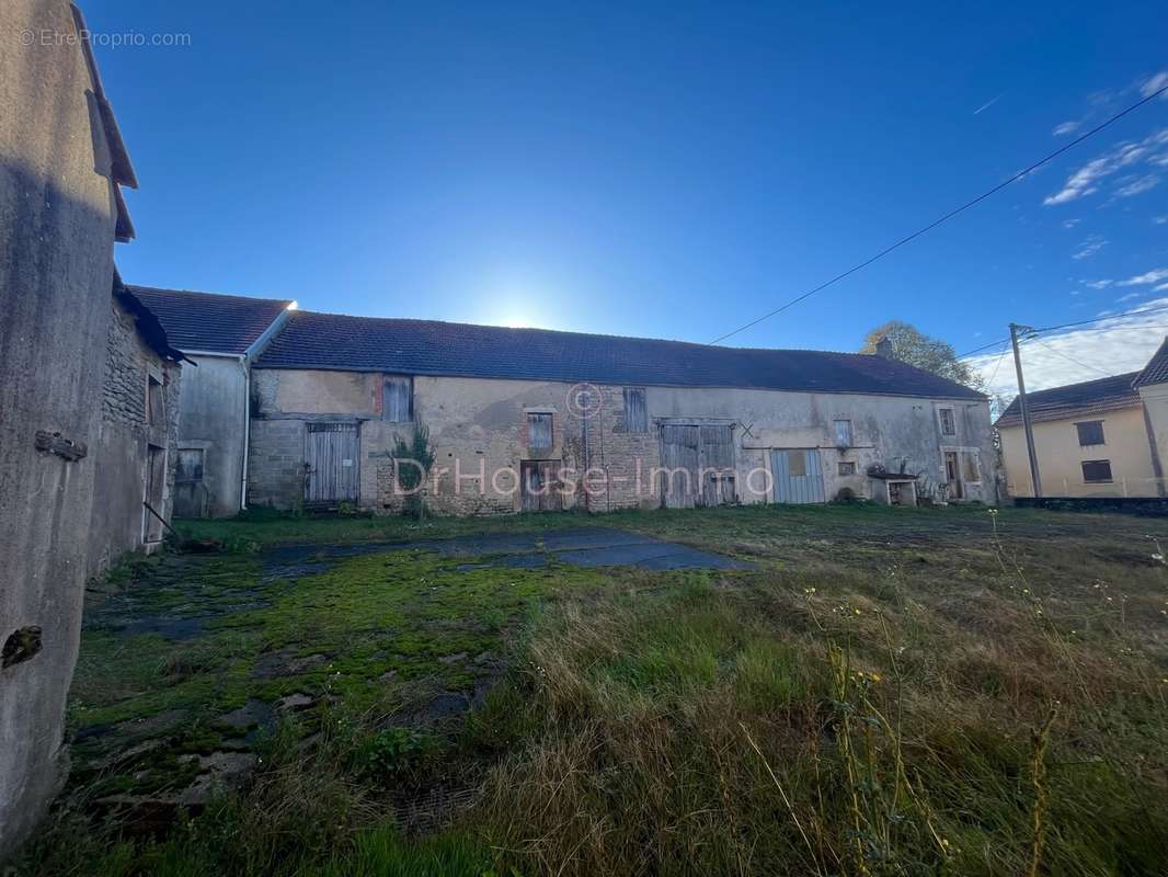 Maison à MALIGNY