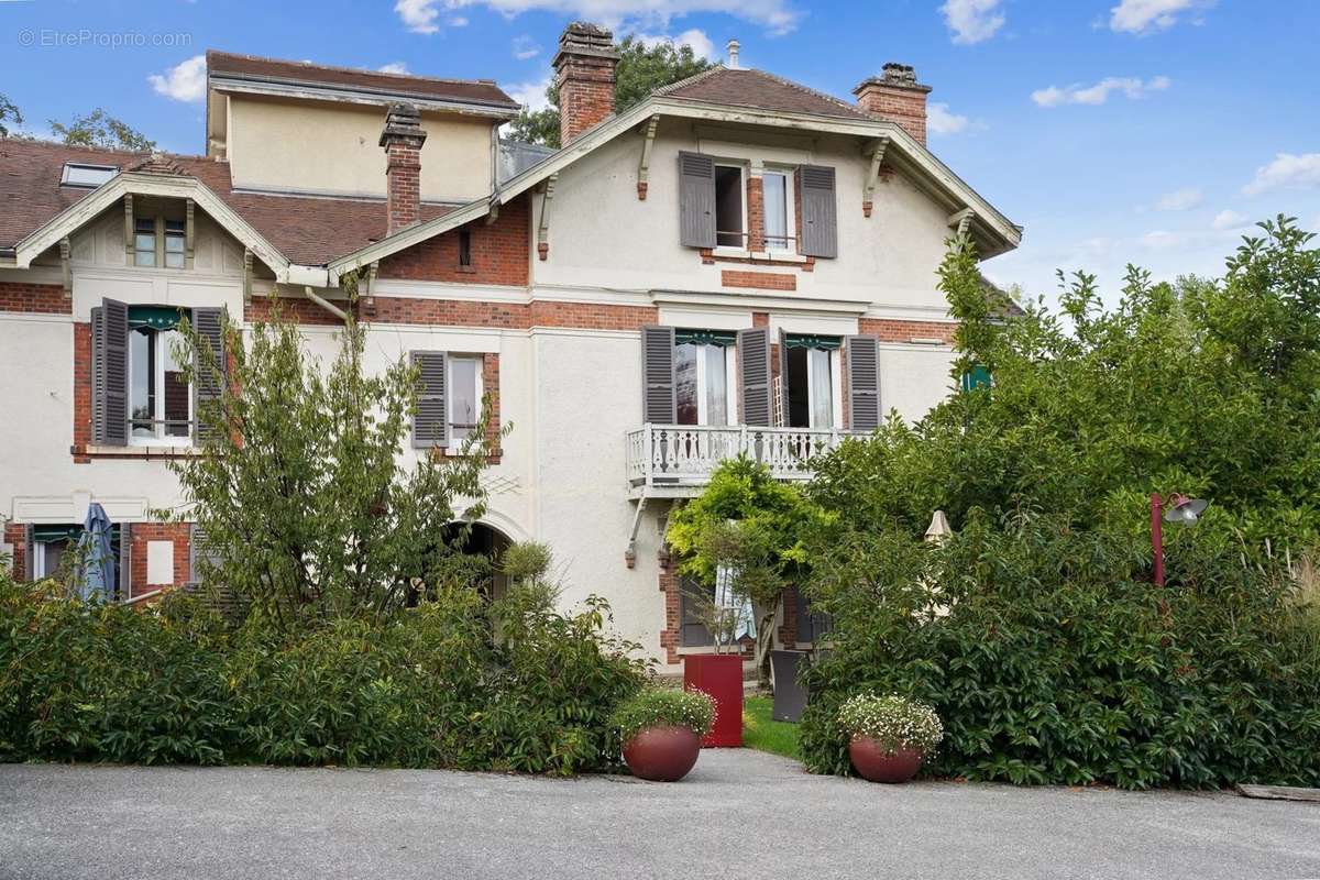 Maison à SAINT-REMY-LES-CHEVREUSE