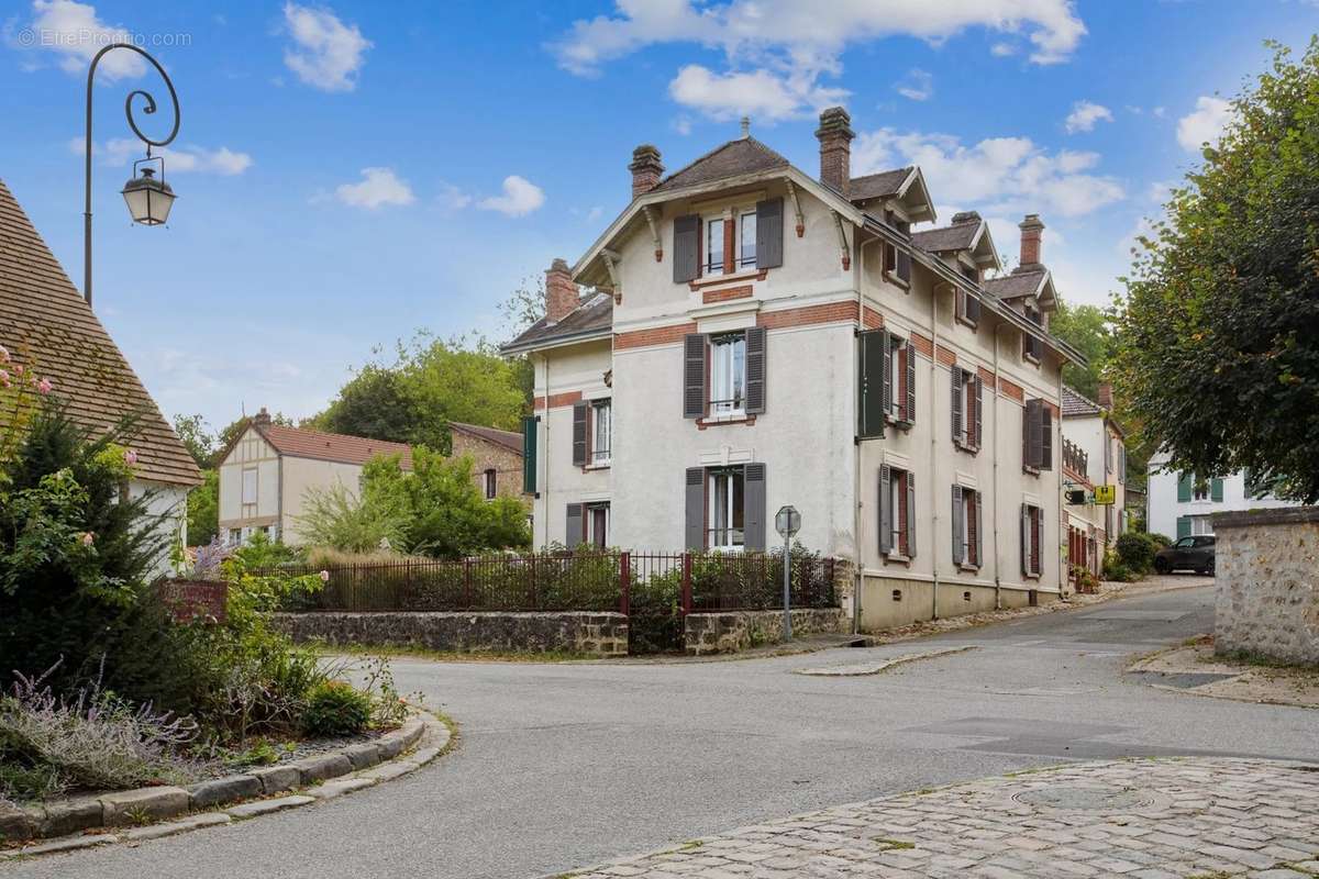 Maison à SAINT-REMY-LES-CHEVREUSE