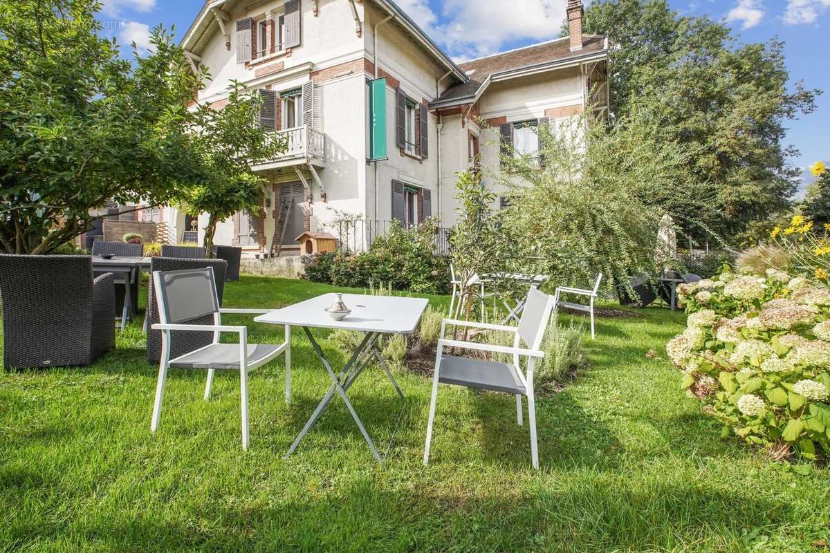 Maison à SAINT-REMY-LES-CHEVREUSE