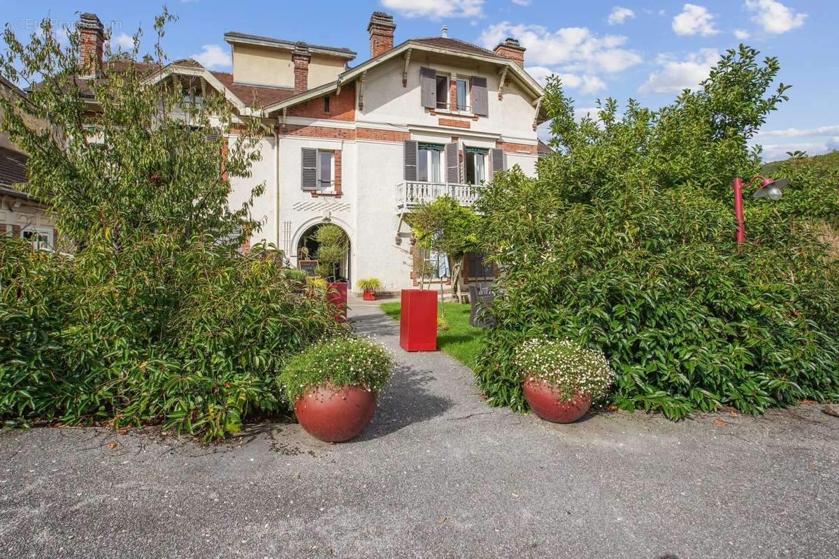 Maison à SAINT-REMY-LES-CHEVREUSE