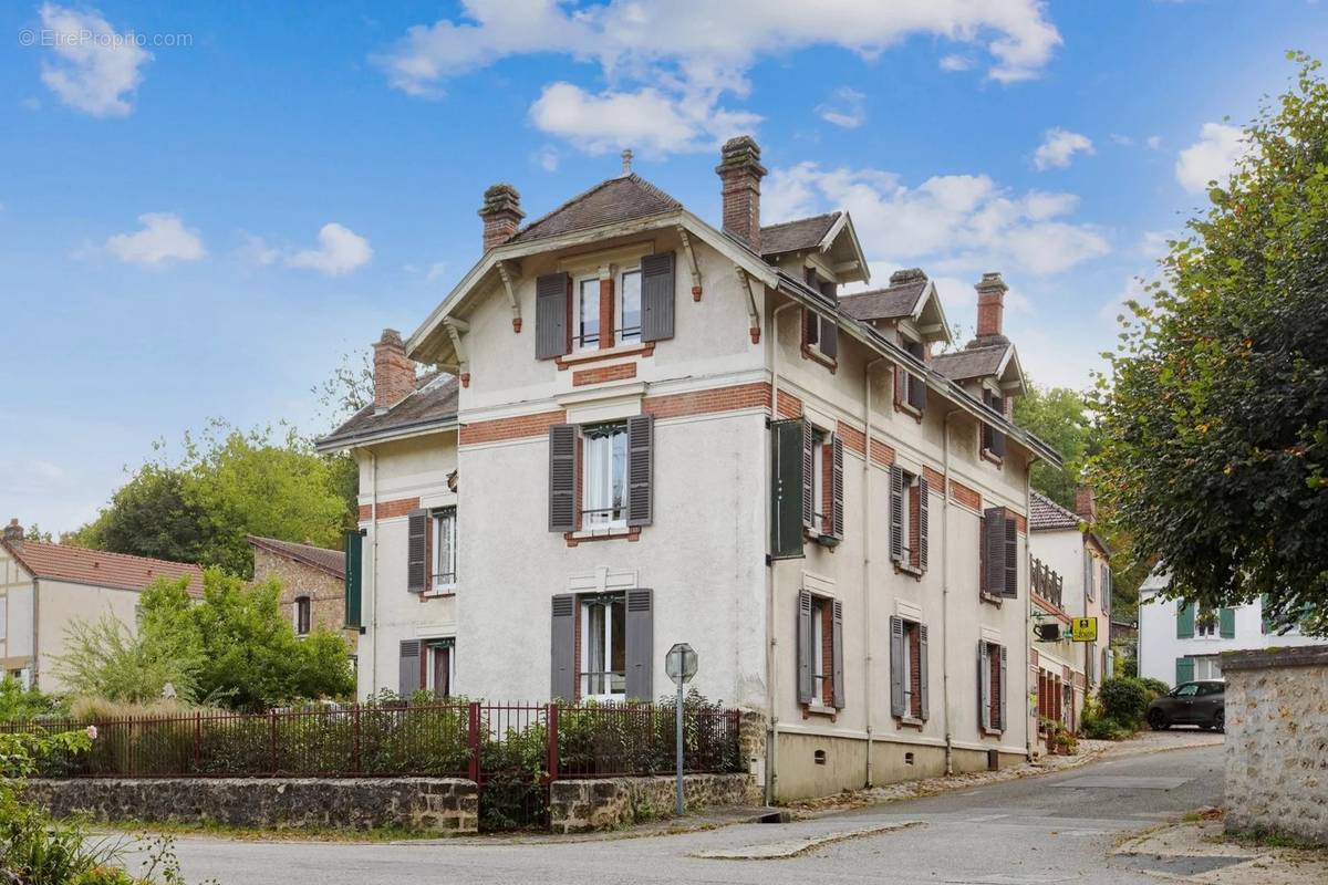 Maison à SAINT-REMY-LES-CHEVREUSE