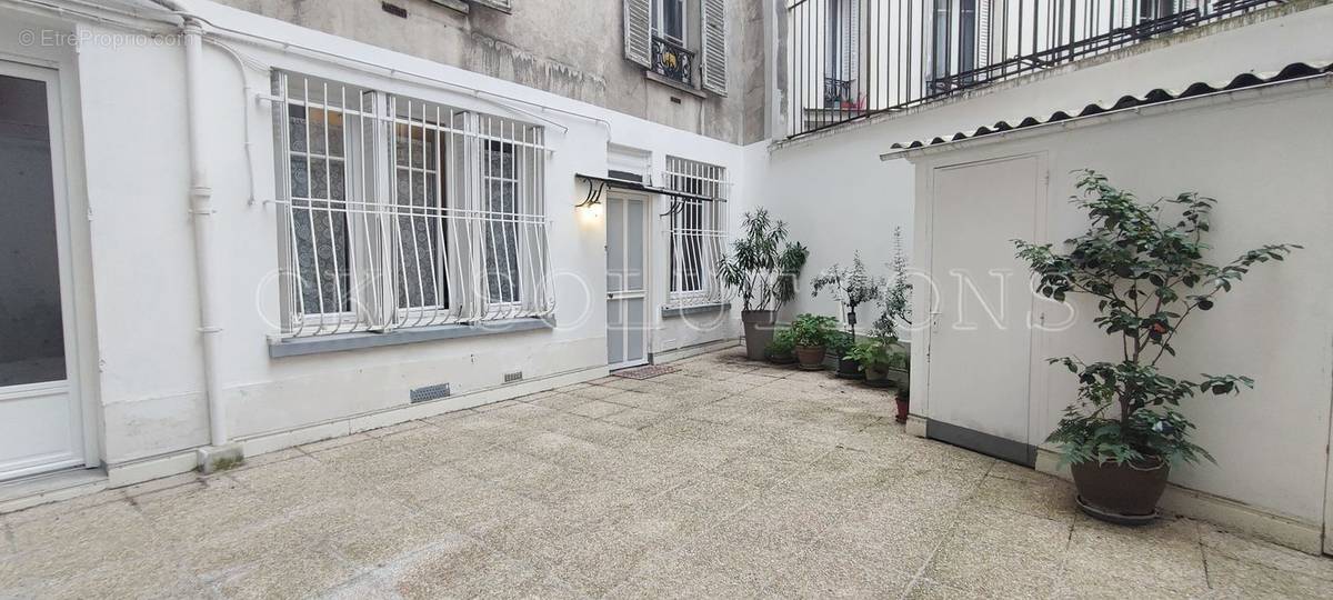 Appartement à PARIS-8E