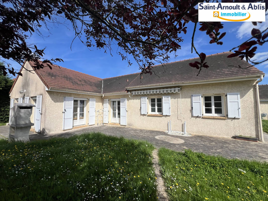 Maison à SAINT-ARNOULT-EN-YVELINES