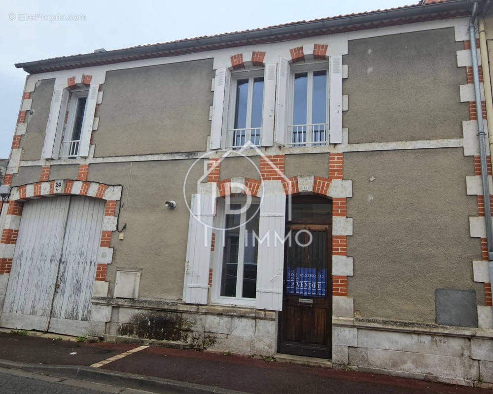 Maison à MONTPON-MENESTEROL